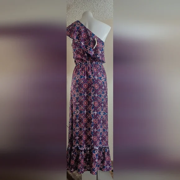 Francesca’s Maxi Dress. Style Jadeen Size Small shoulder. - Picture 9 of 15